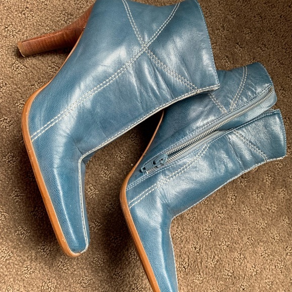 Beautiful blue leather ankle booties - Picture 3 of 11